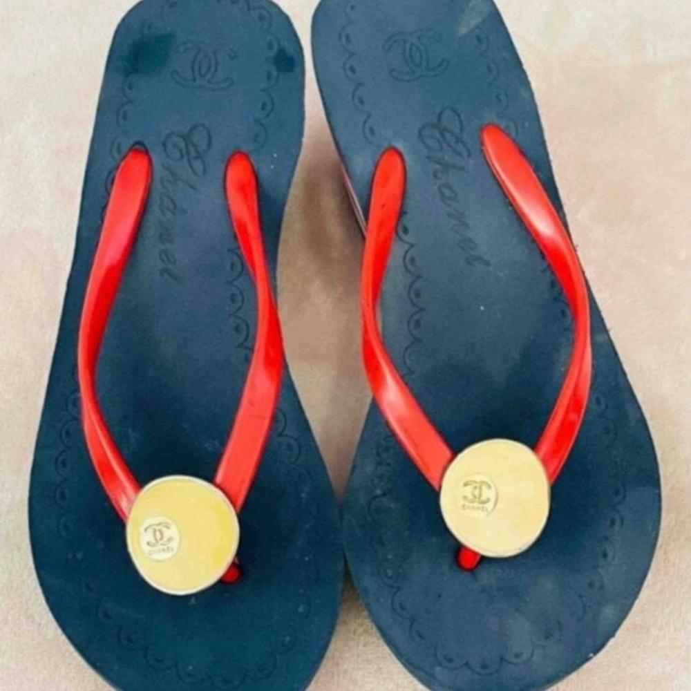 CHANEL Red and Navy Striped Wedge Thong Sandals with Gold Medallion - Picture 3 of 8